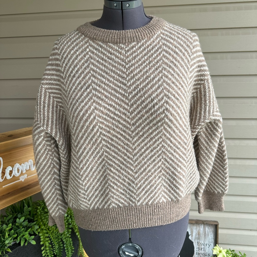 Oak and Fort thick crew neck tan and cream sweater size small